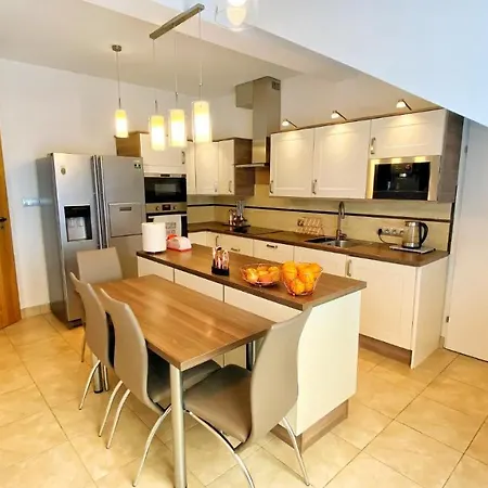 Premium Apartment *